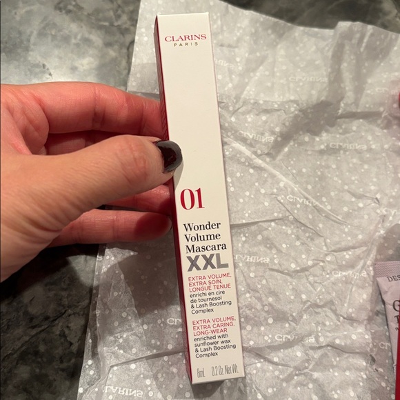 Clarins Gift Set - Picture 6 of 9